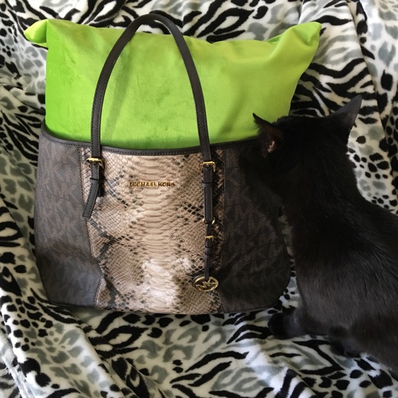 Micheal kors tote with alligator print - Picture 1 of 3